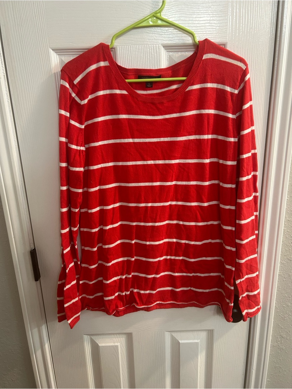 Banana republic women’s xl light weight red and white crewneck sweater